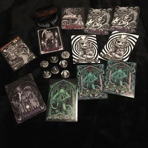 Vampirefreaks Bundle Kit : VampireFreaks Stickers, Button Pins, Rubber Bracelets